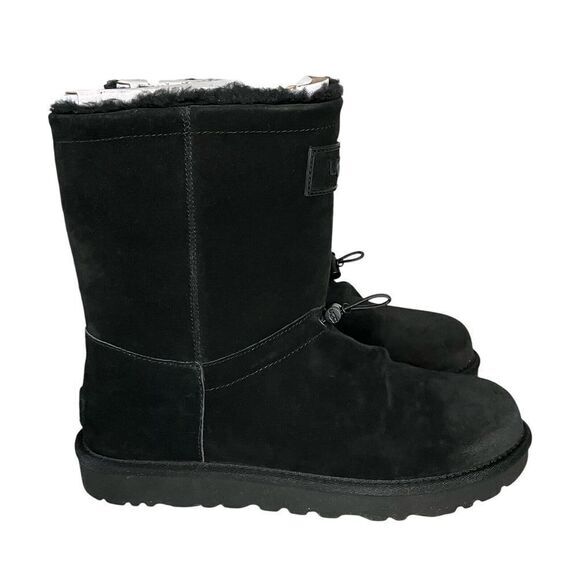 UGG CLASSIC SHORT TOGGLER BLACK SUEDE SHEEPSKIN WOMEN'S BOOTS SIZe US 9 EU 40NEW - Picture 1 of 9